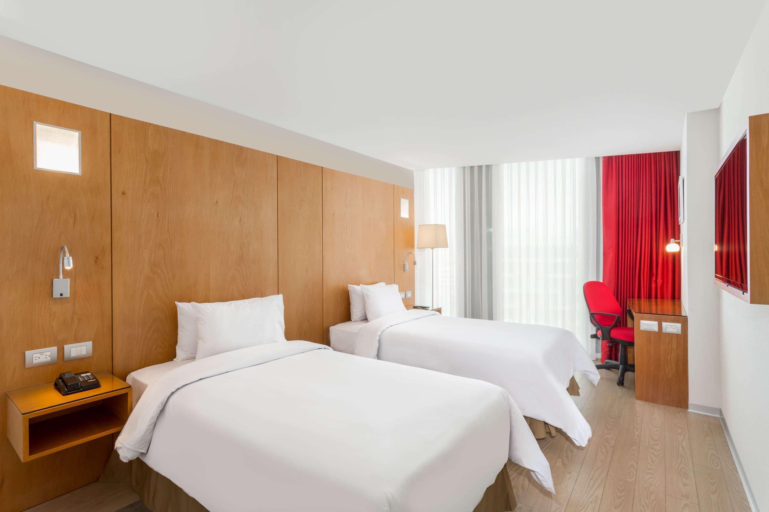 Ramada Encore By Wyndham Lima San Isidro Esterno foto