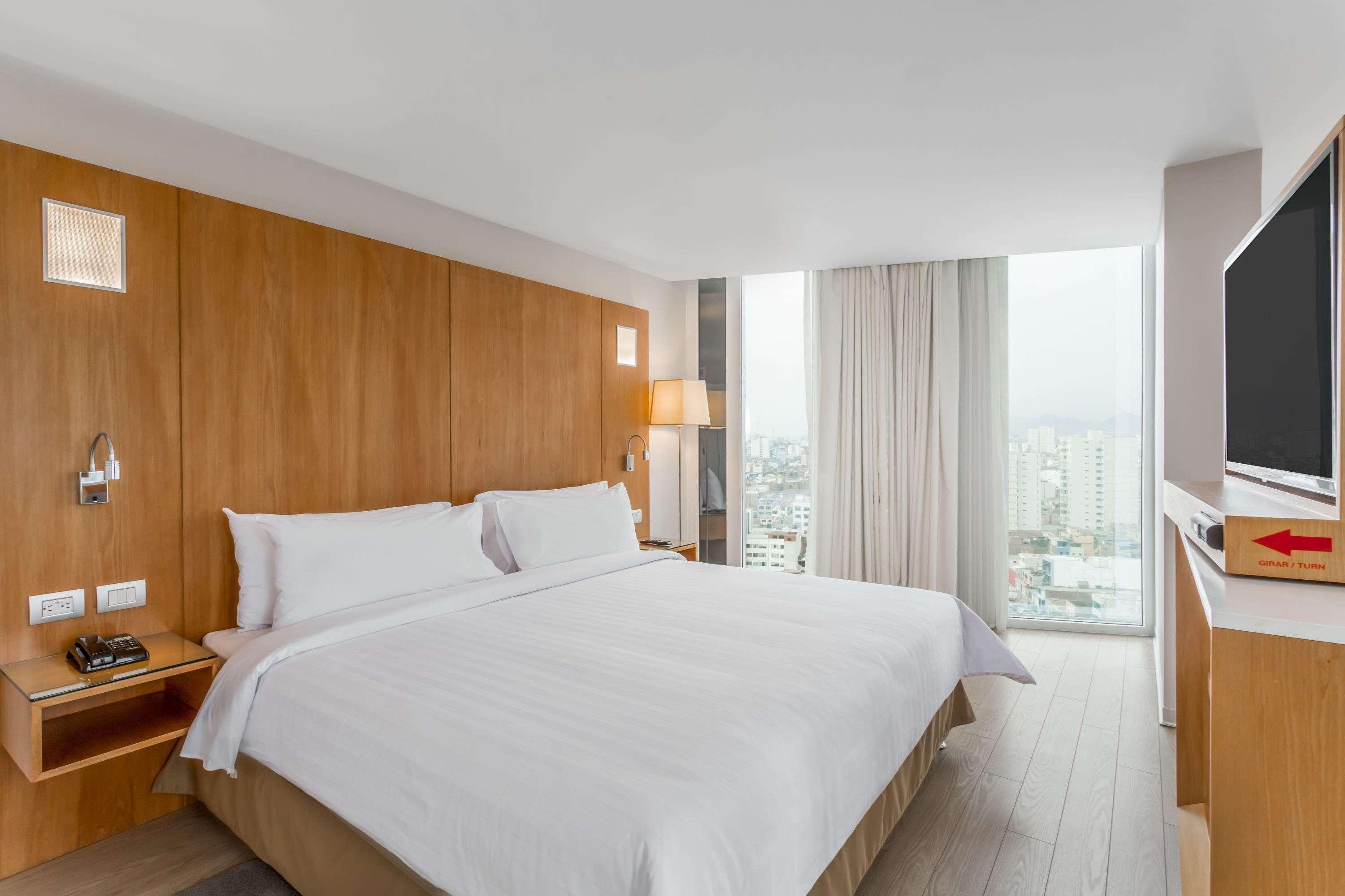 Ramada Encore By Wyndham Lima San Isidro Esterno foto